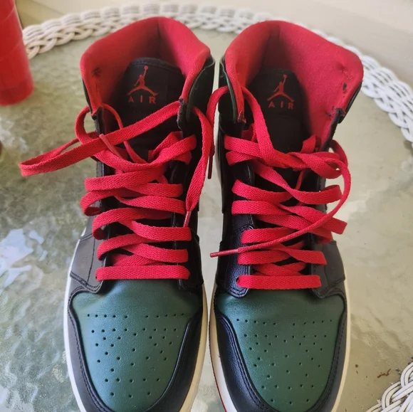 Jordan 1 retro green gucci top